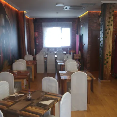 Alfageme فندق ليون