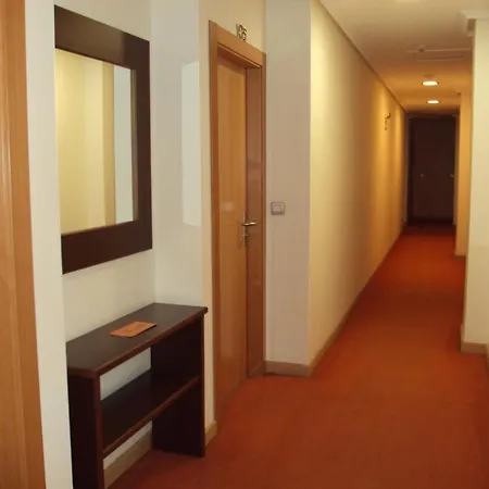 فندق Alfageme 2*